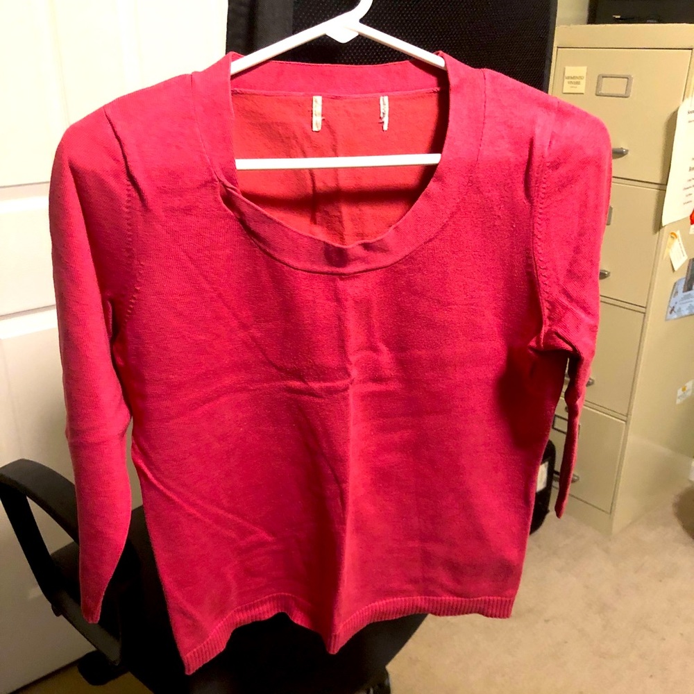 Rose colored 3/4 sleeve twist neck lightweight sweater